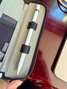 Apple Pencil (1st Generation Includes USB-C to Pencil Adapter